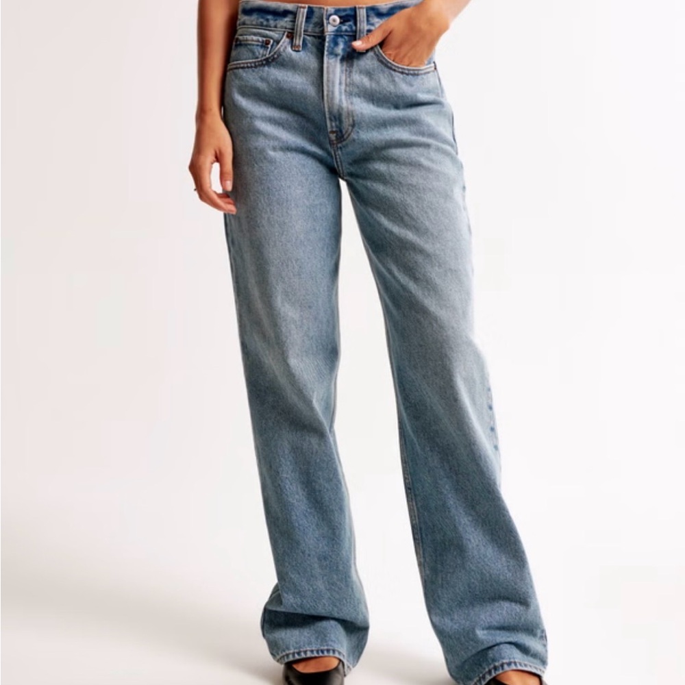 Abercrombie & Fitch Mid Rise Slouchy Jean